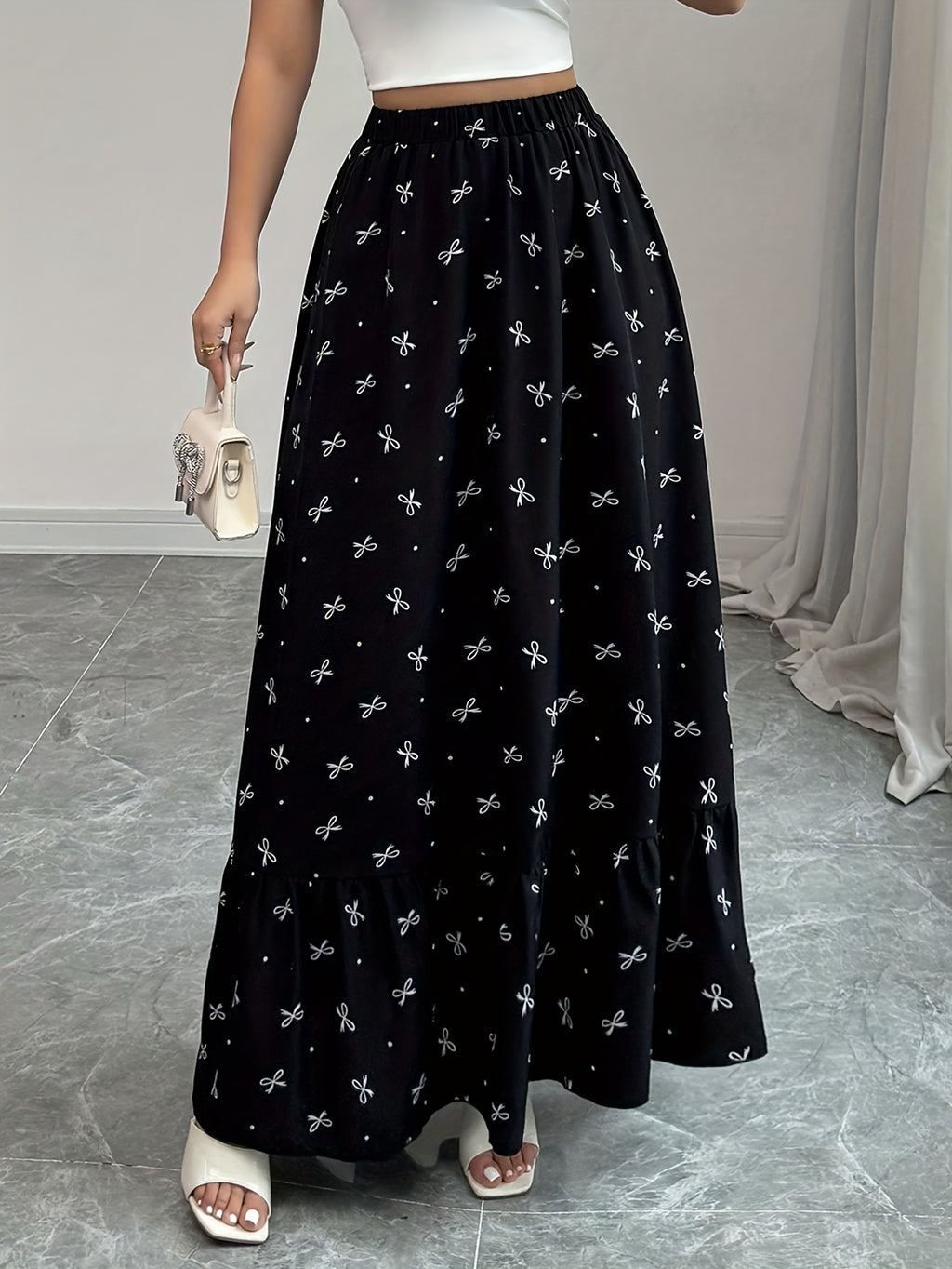 Elegant Directional Women'S Bow Print Half Skirt - Black