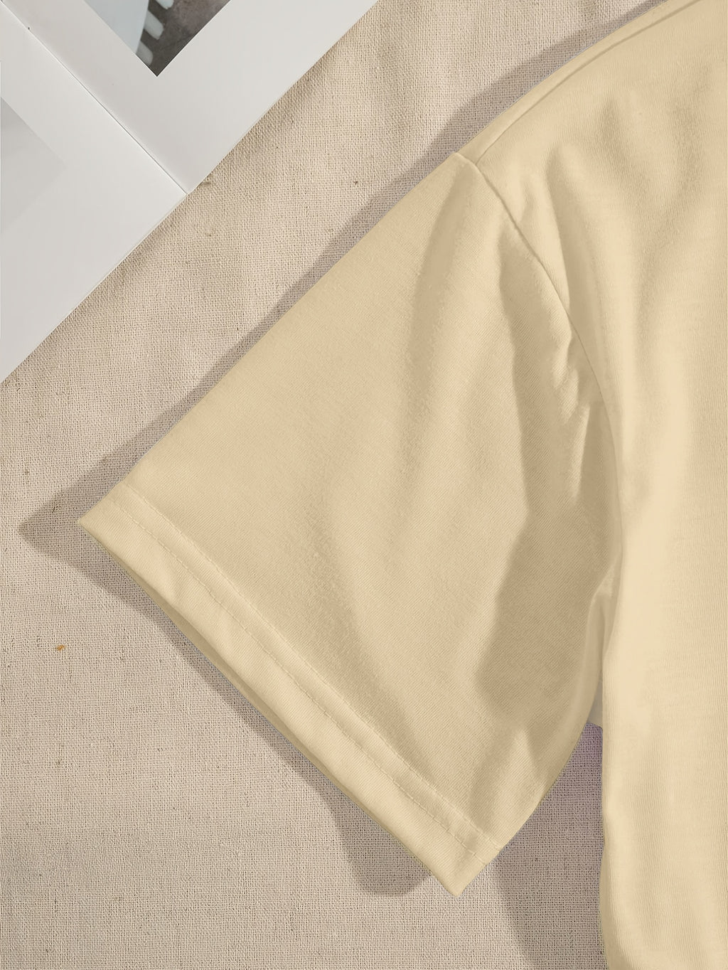 Short-Sleeved Round-Neck T-Shirt with a Vibrant Floral Print - Khaki
