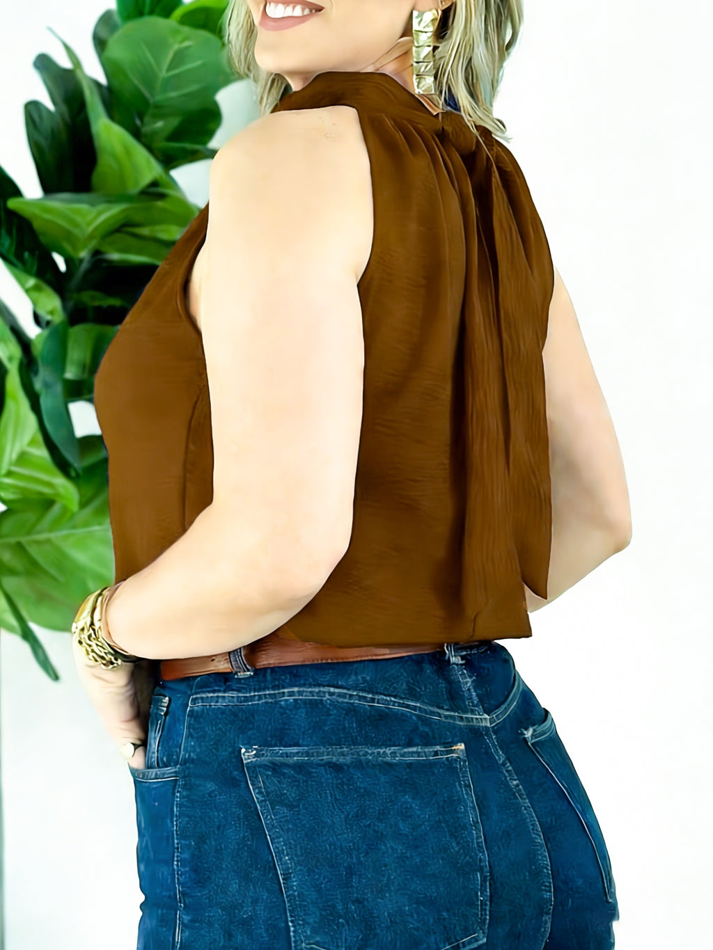 Solid Color Sleeveless Halter Neck Fashion Top - Coffee Color