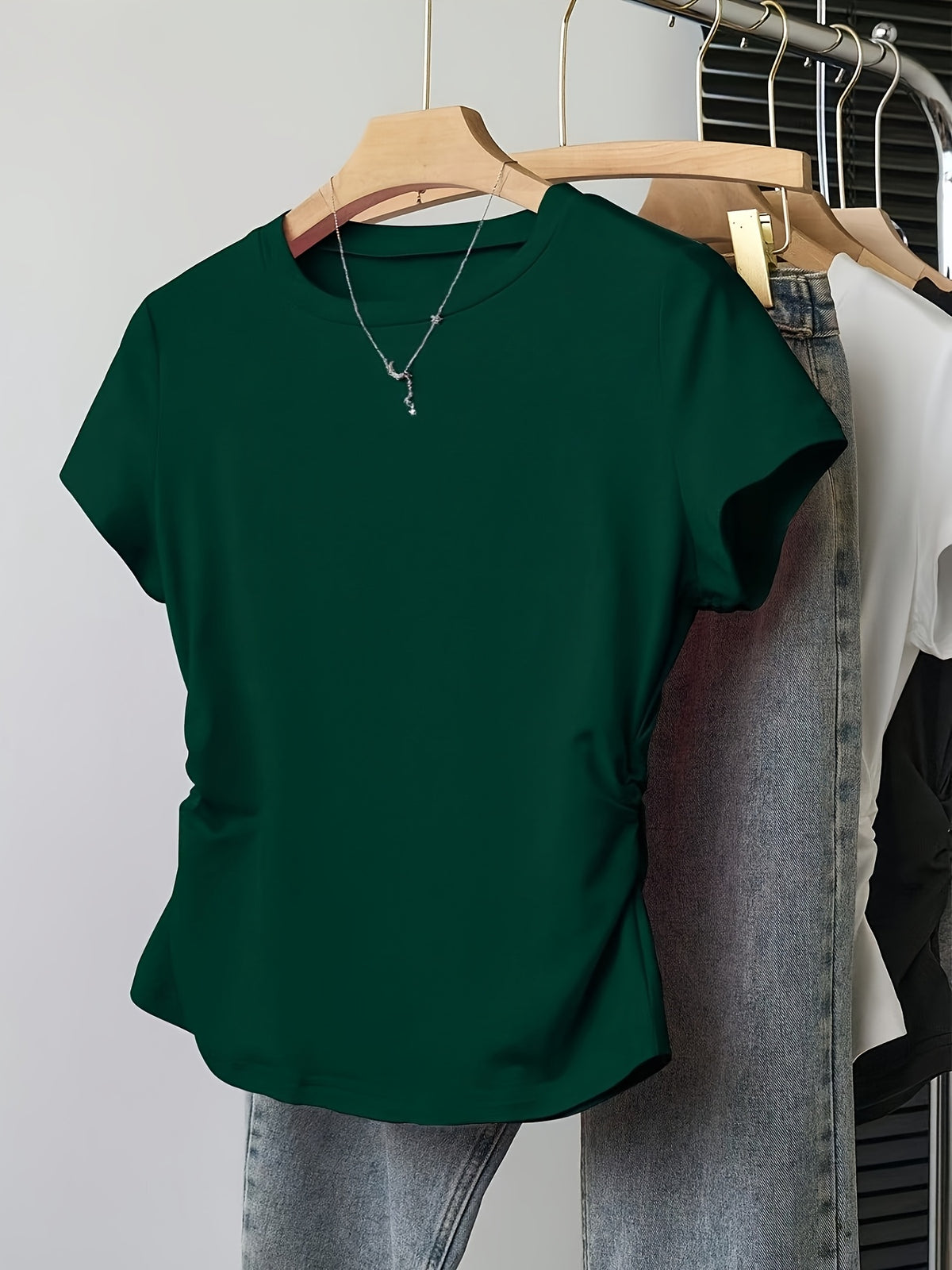Summer: Regular Shoulder Slim-Fit Irregular T-Shirt with Ruched Curved Waistline for a Effect - Green