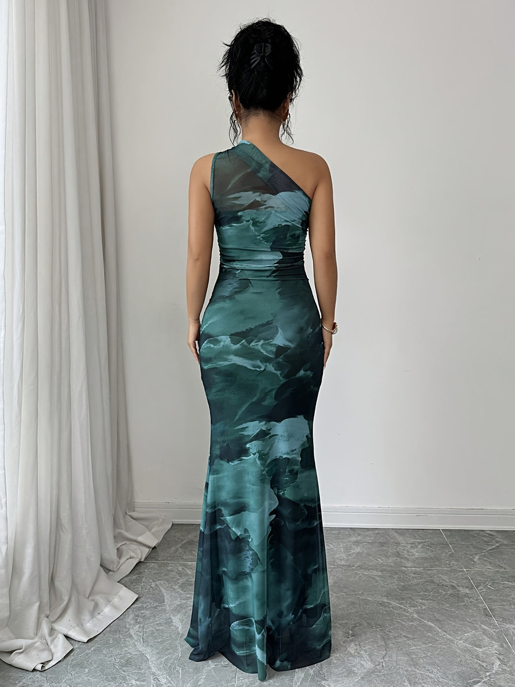 Elegant Smudge-effect Slim-fit Dress for Women, Spring/summer Daytime Party Attire – Asymmetrical Shoulder Sleeveless Mesh Slim-fit Style, Adorned with Metallic Butterfly Embellishments - Malachite Green