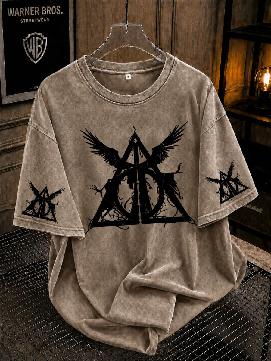 Deathly Hallows Print, Dark Magic Logo Pattern, Using American Retro Distressed Washed Style T-Shirt for Men, Loose Fit Men'S Top, Trendy Design with Half Sleeves, Suitable for Daily Commuting, Parties, Holiday Dates, V-Neck - Coffee Color