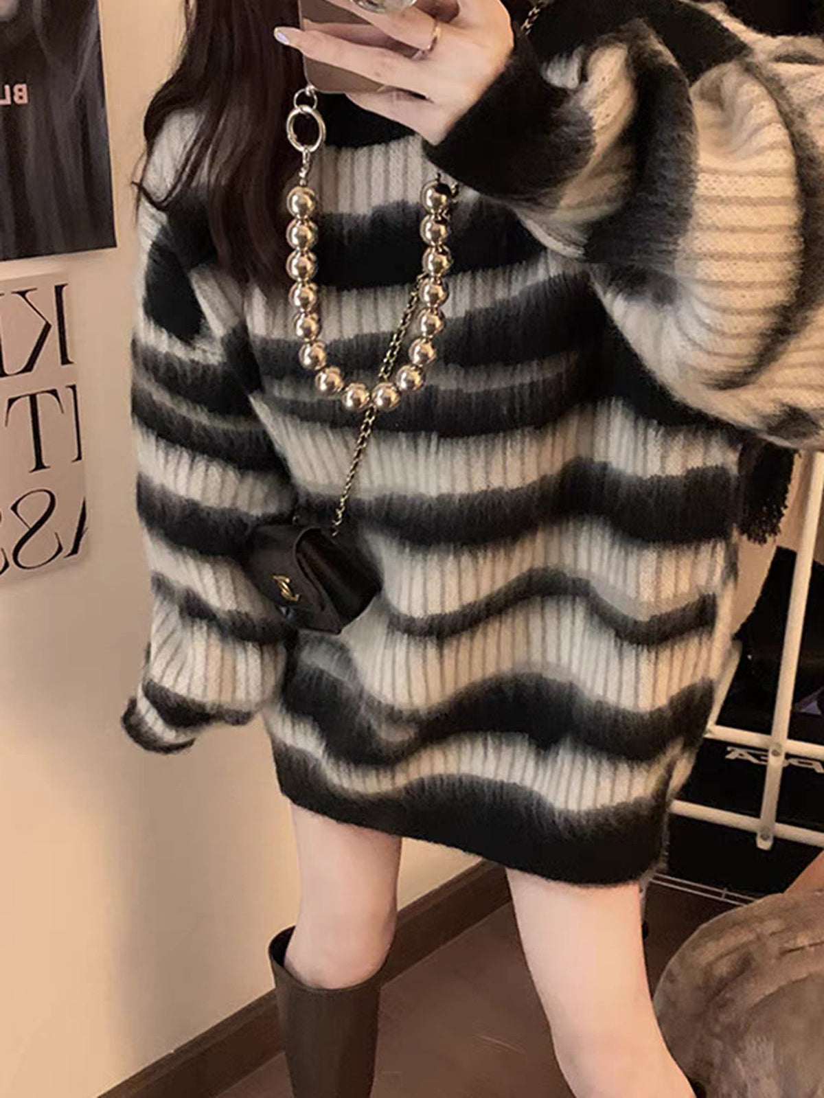 New Autumn And Winter Women'S Clothing from Europe And America Features a Relaxed Style with a High-End Feel, a Mid-Length Color-Blocked Pullover Sweater Coat - Black