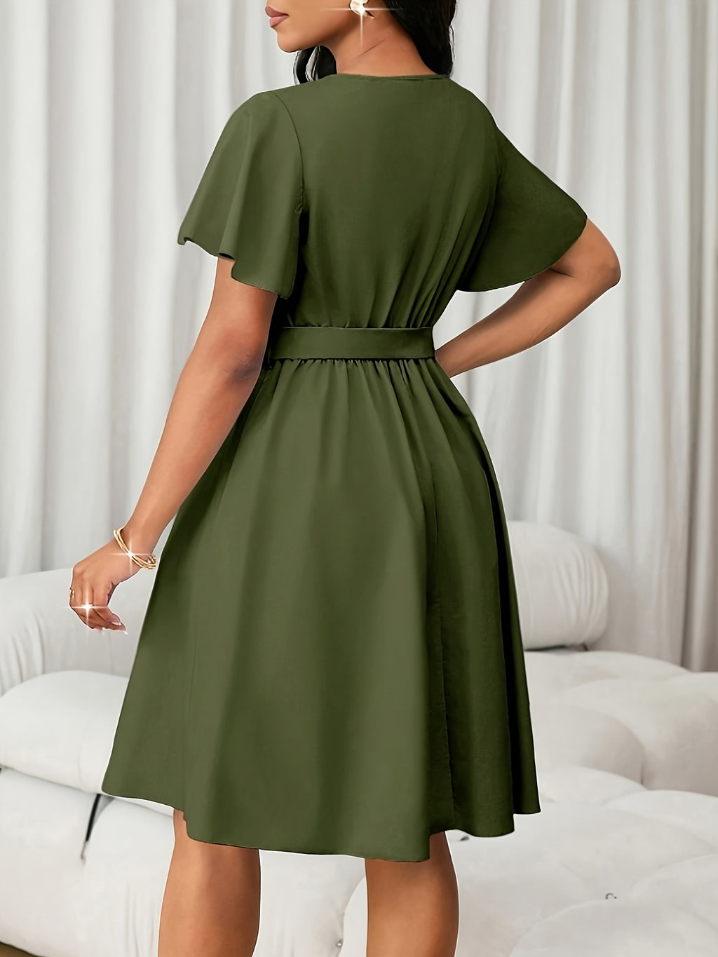 V-neck A-line Skirt, and Figure-hugging, with Ruffled Short Sleeves and a Belt, Mid-length Dress, Elegant and Graceful for Dates, Commuting, and Daily Wear - Green