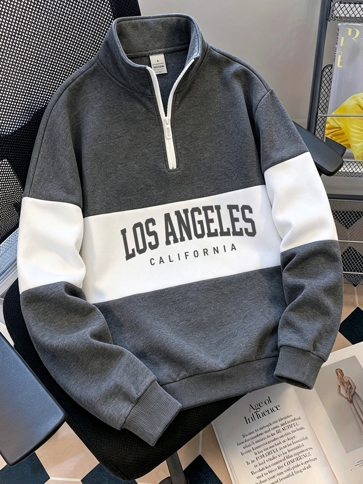 Retro American Stand-Collar Zipper Men'S Sweatshirt, Color-Block Letter Print, Thick Knit Fleece Fabric Soft And Skin-Friendly, Suitable for Daily Outings, Campus Wear, All-Season Wear, Casual Long-Sleeve Sweatshirt - Dark Off-white