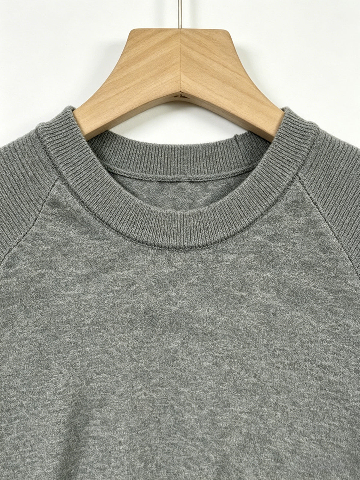 Men's Raglan Crew Neck Short Sleeve Knitwear with Street Graffiti Letter Print, Thin, Breathable, Casual Half-Sleeve - Grey