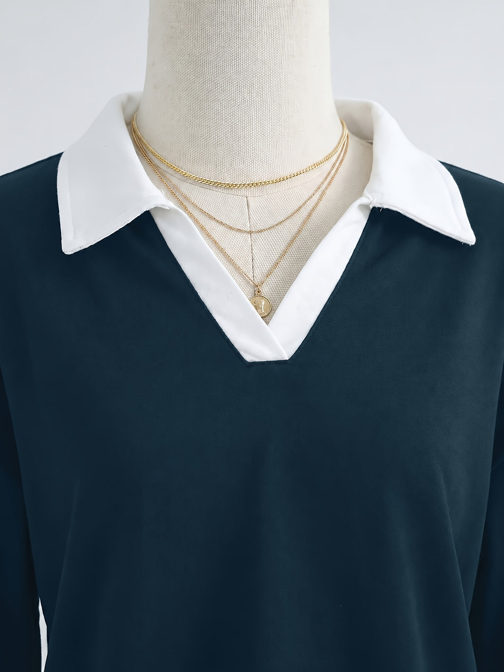 New Arrival with Atmospheric Vibe! V-neck Spliced 2-in-1 Look Polo Collar Casual Sweatshirt, Soft, Skin-Friendly, Loose Fit. Perfect for Street Strolling, Shopping, Dates, and Minimalist Commuting - A Versatile Must-Have Piece - Navy&White