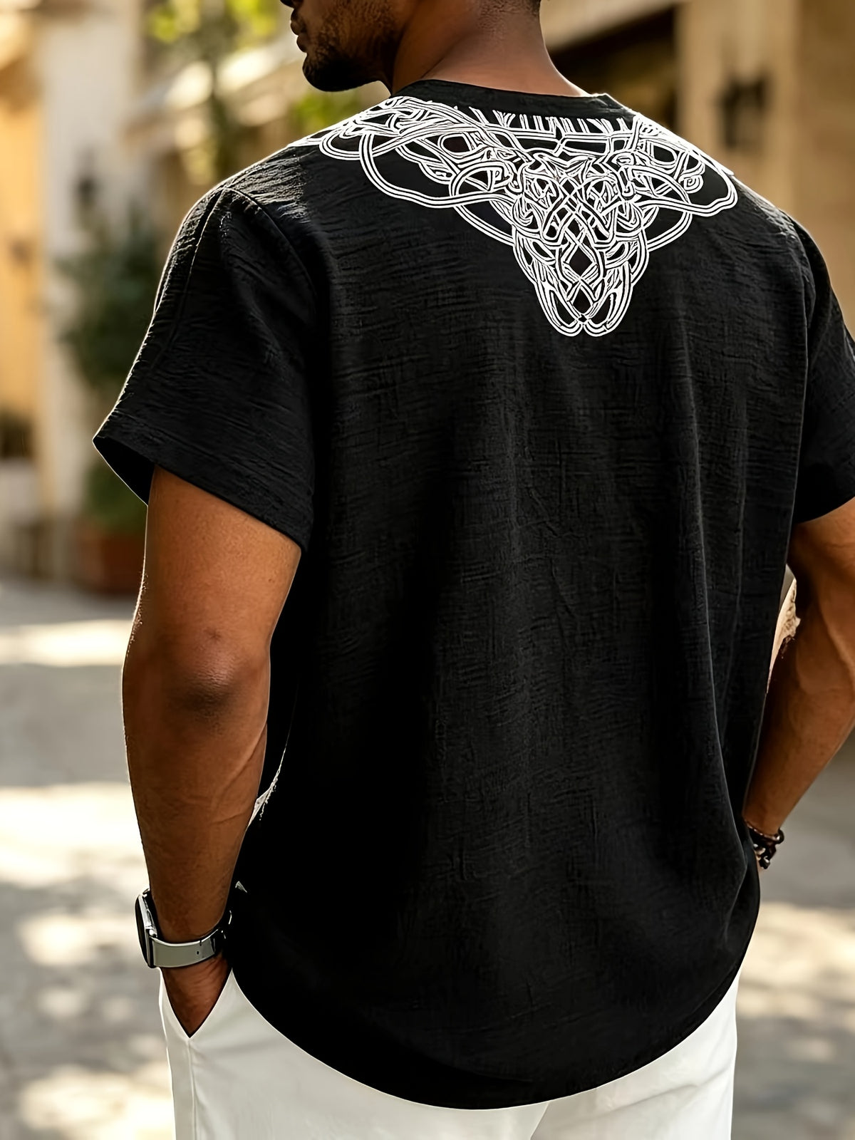2026 New American Summer Men'S Lightweight Bamboo Rayon Rayon Braid Loose Rune Print V-Neck Casual Short Sleeve - Black