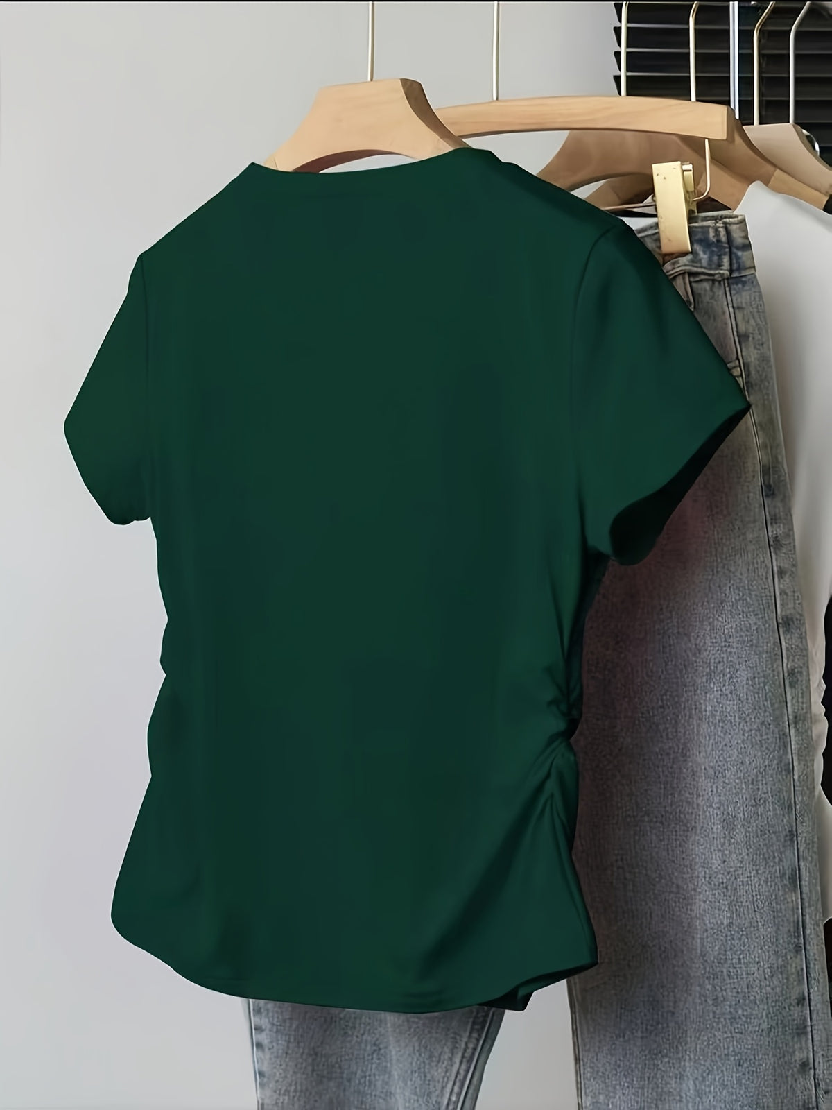 Summer: Regular Shoulder Slim-Fit Irregular T-Shirt with Ruched Curved Waistline for a Effect - Green