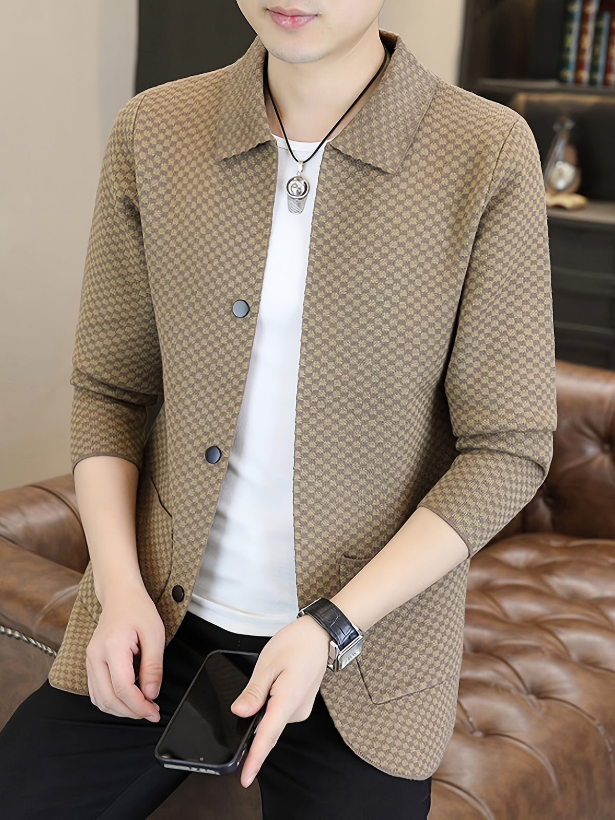 Du Jing Lan OBM Men's Autumn/Winter New Arrival Knitted Cardigan, Old Money Style Contrast Color Lapel Pocket Open Front Single-Breasted Knit Cardigan, Men's Business Casual Fashion Open Front Knit Cardigan Top, Contrast Color Checkered Design - Khaki