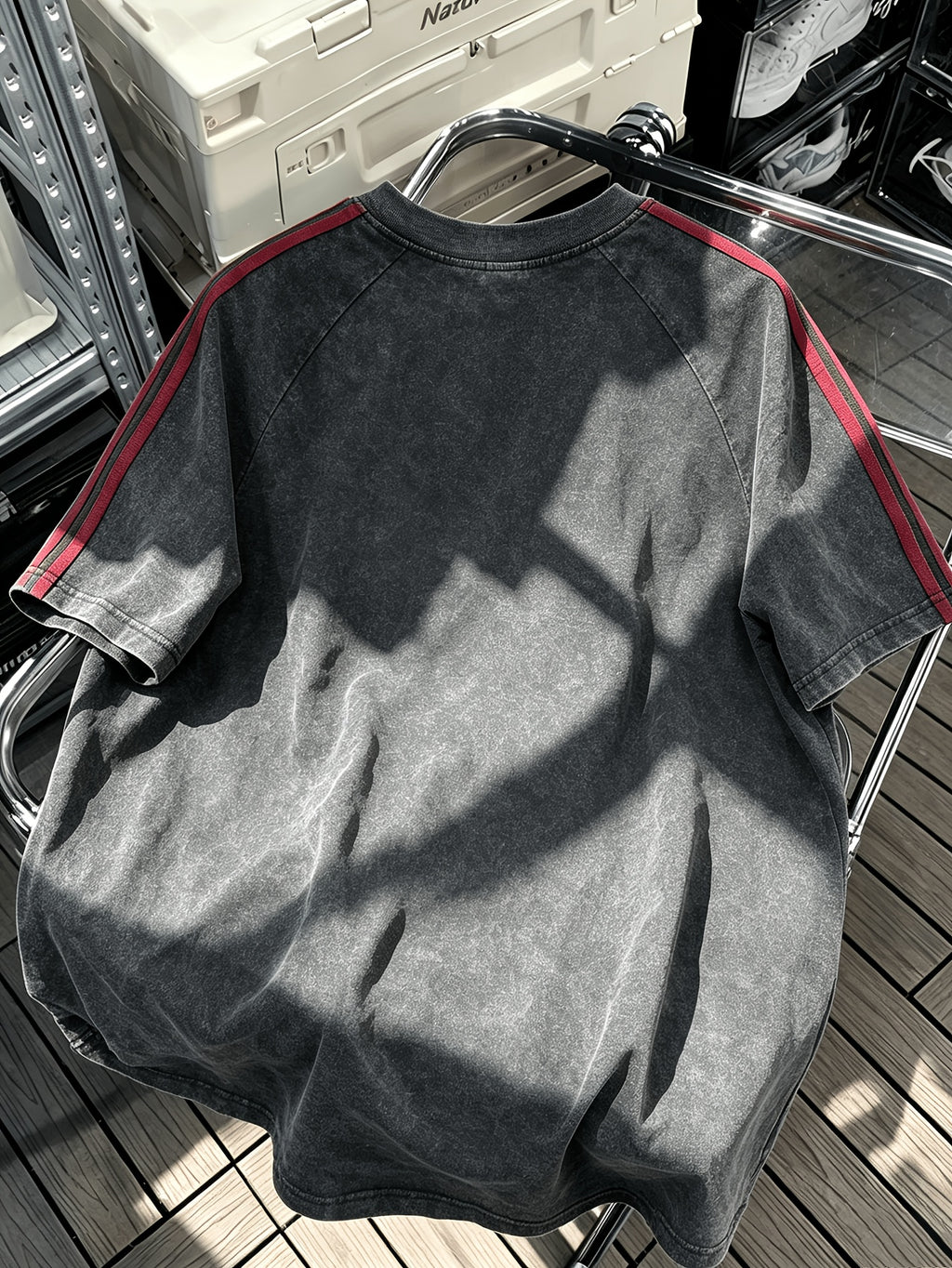 Men's Short-sleeve T-shirt Featuring a Superman Shattered "S" Logo Vintage Print, with an American Vintage Washed and Distressed Design. Suitable for Outdoor Sports and Daily Commuting, and Machine Washable - Unisex - Black