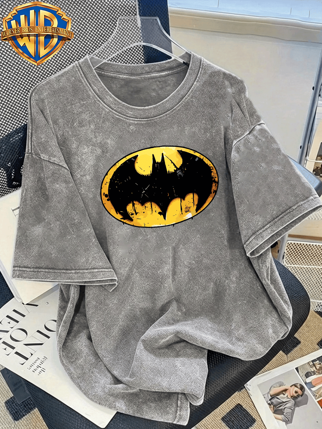 Warner Bros Official 100% Pure Cotton Washed Distressed T-Shirt, DC Vintage Distressed Batman Core Gotham Castle Print, American Vintage Streetwear Cool Short-Sleeve Top, Suitable for Outdoor Wear, Gym, Office, and Daily Fashion, Men's Wardrobe - Grey