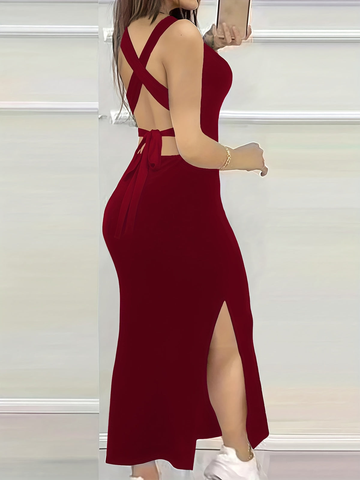 A New Summer Solid Color Sexy Dress for Women, Featuring a Deep V-Neck And a Crisscross Back Tie Design, Tailored to Be Slim-Fitting And Create a Stunning Backless Look - Burgundy