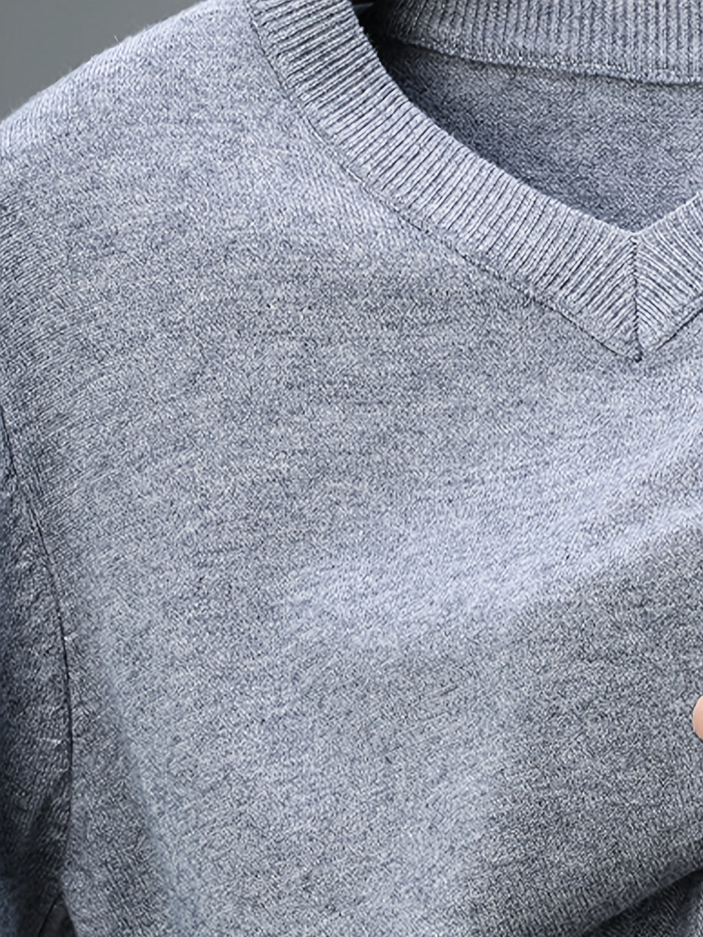 Men's V-neck Knit Base Layer, Form-fitting Without Being Tight, Accentuates a Clean Silhouette While Allowing Unrestricted Arm Movement. Suitable for Business Commutes, Family Gatherings, and Holiday Celebrations - Medium Gray