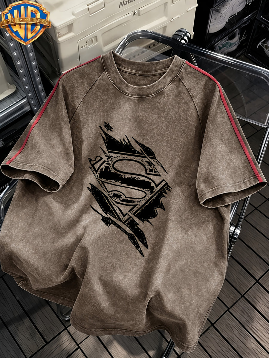 Men's Short-sleeve T-shirt Featuring a Superman Shattered "S" Logo Vintage Print, with an American Vintage Washed and Distressed Design. Suitable for Outdoor Sports and Daily Commuting, and Machine Washable - Unisex - Coffee Color