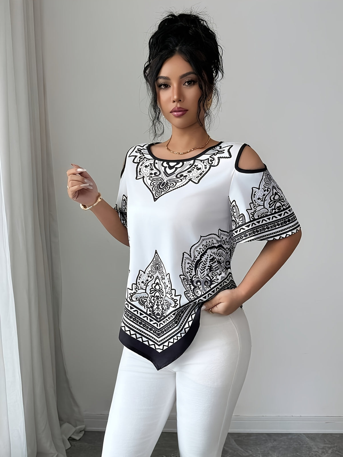 Women's Elegant Asymmetrical Hem Blouse Top - Short Sleeve Round Neck Church Shirt with Asymmetrical Hemline, Black & White Print Suitable for Commuting, Church Events, Casual Outfits, Spring Summer Fall Wardrobe Essential - Black And White