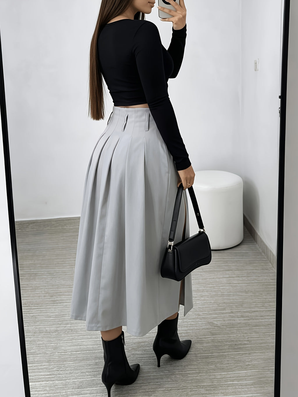 Spring and Autumn Women's High-Waist Pleated Skirt, Waist-Cinching Spicy Style, Versatile,, and Elegant Midi Length - Grey