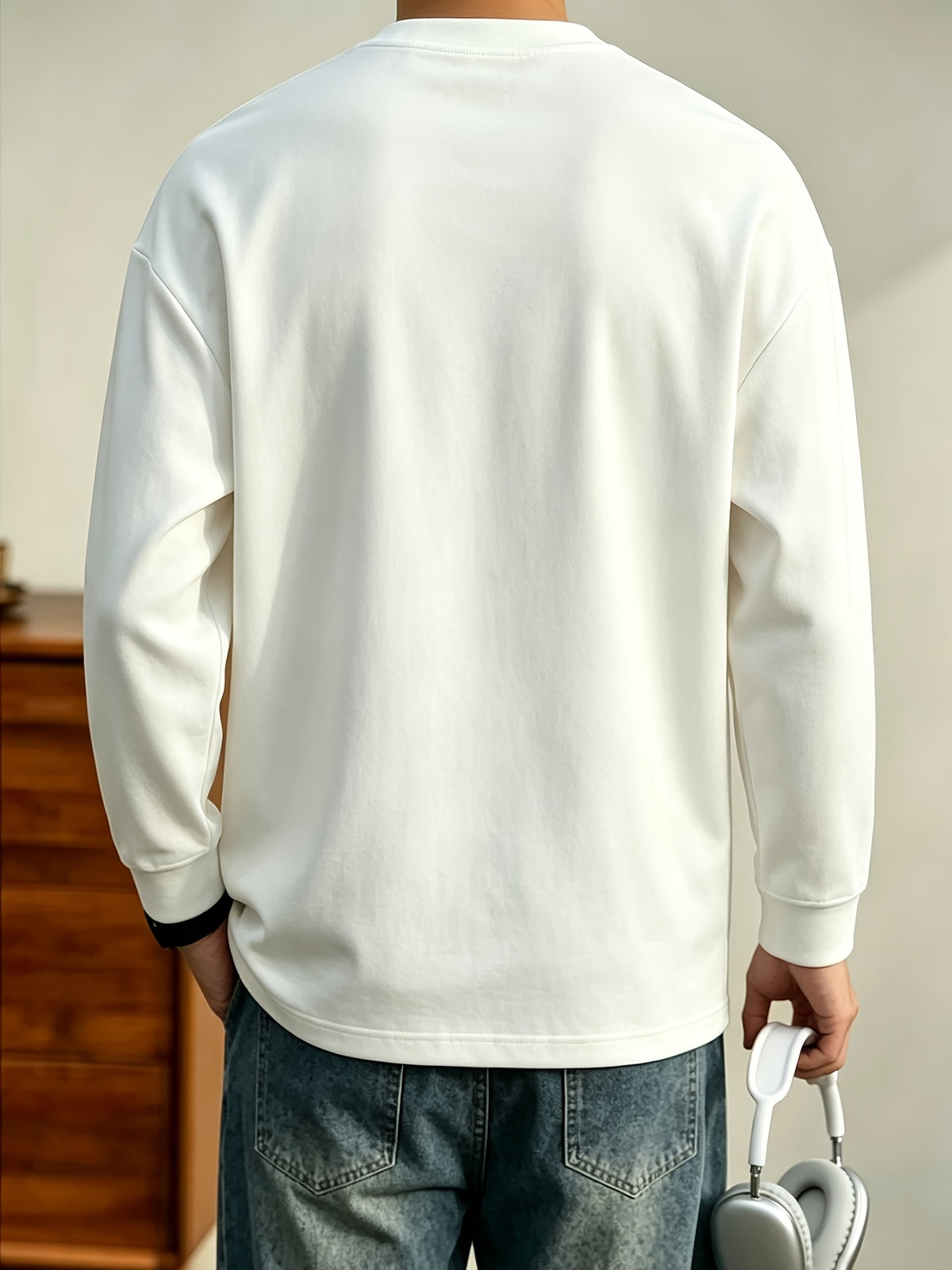 Stylish Rivet-Detailed Long-Sleeve T-Shirt with a Cool and Chic Fit, Heavyweight Comfortable Men's Spring/Autumn Apparel, High-Quality Versatile Vintage Fashionable and Handsome Top - White