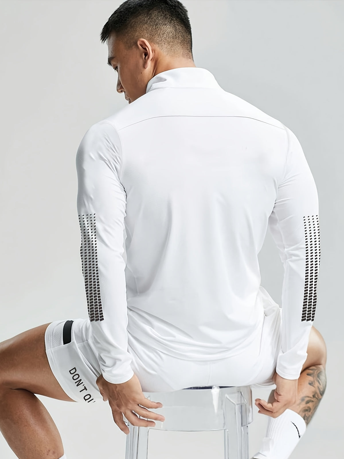 Single Top Casual Athletic Stand-Up Collar Zipper Polo Shirt, Men'S Slim Fit Athletic Polo Shirt, Soft Fiber with Moisture Wicking, Quick Drying, And Wrinkle Resistant Properties, Suitable for Sports Or Outdoor Activities - White