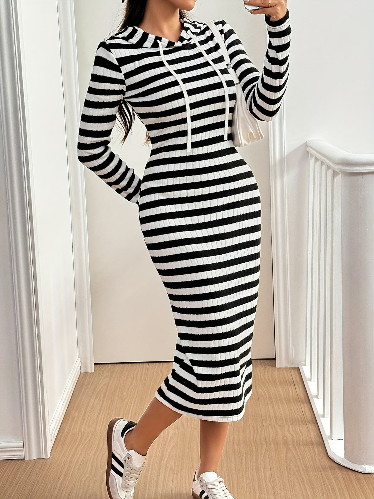 YY0615059 Elegant Classic Striped Long Sleeve Hooded Dress for Women, Suitable for Spring And Autumn Commute - Black And White