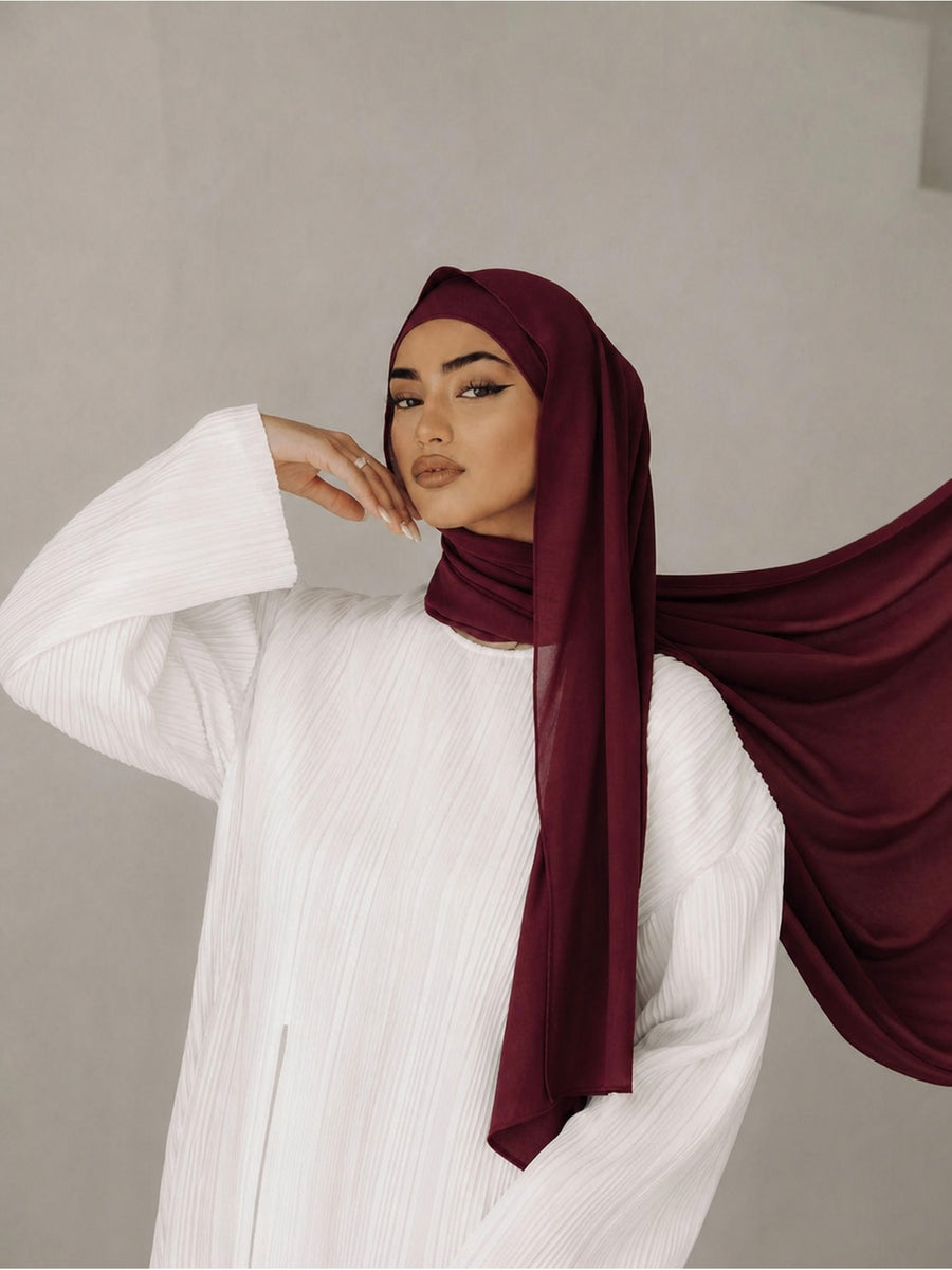 2pcs/Set Includes One Solid-Color Chiffon Headscarf And One Tube-Style Under-Cap. Made from High-Quality, Durable Chiffon, The Set Is Smooth, Comfortable, And Breathable. Suitable for Daily Wear, Commuting, And Eid Prayers; Perfect for All Seasons - Deep Red