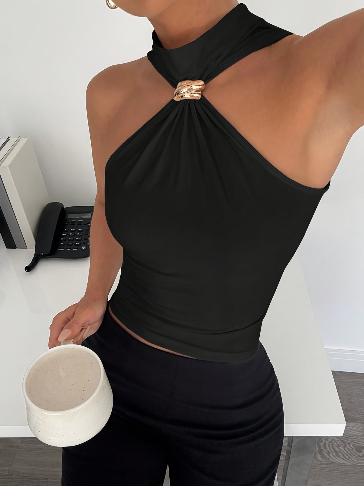 Spring/Summer Women's Halter Neck Slim Fit Off-Shoulder Elegant Metal Buckle Sleeveless Top, Halter Neck Fashion Vest Top - Black