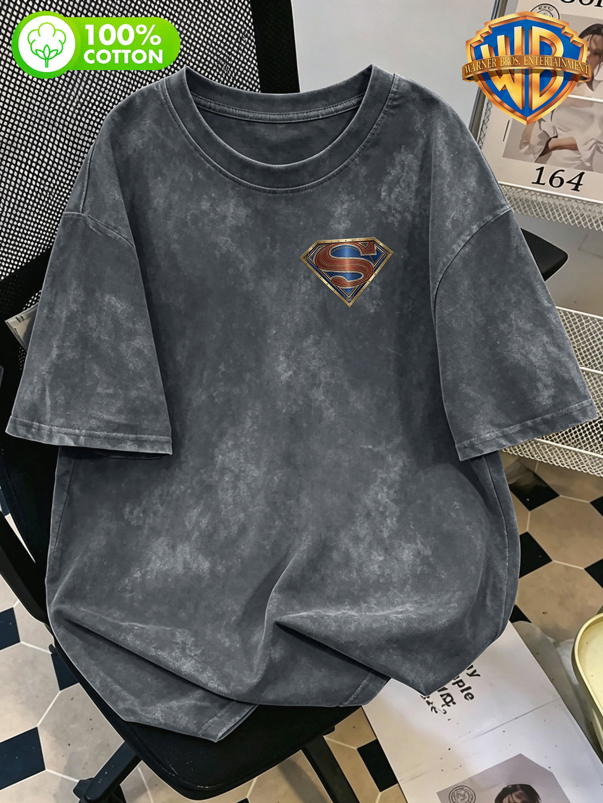 1pc, Men'S 100% Washed "DC Superman Theme Metal Badge Print Casual Short Sleeve T-Shirt" Casual Versatile Loose Summer Round Neck Short Sleeve, Double-Sided Print Front And Back - Suitable for Outdoor Sports, Gym, Daily Wear - Grey