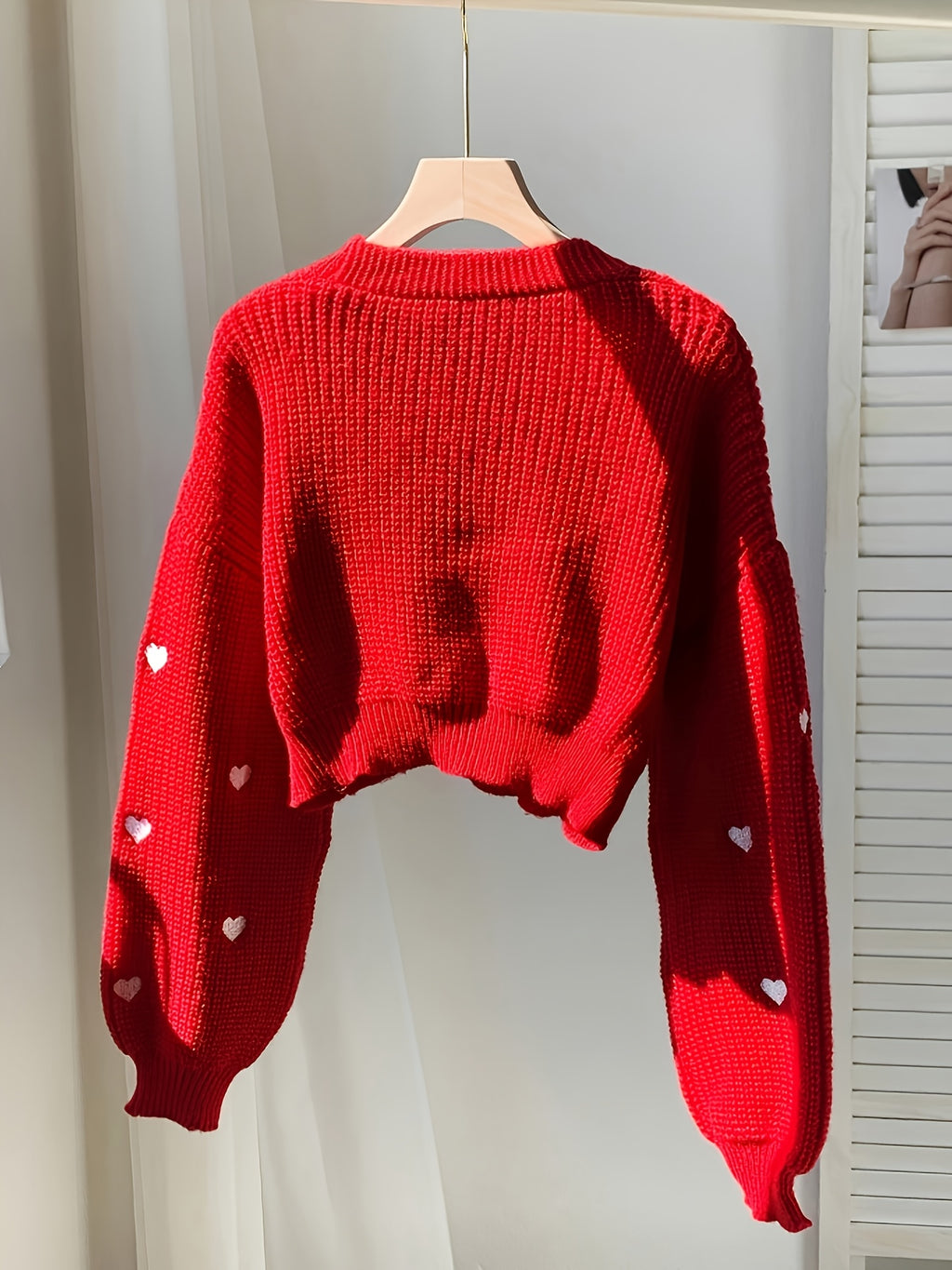 Women's Cardigan with Embroidered Heart, Contrast Color Pattern, V-Neck, Cropped Style, Button-Up Outerwear; Red Cropped Cardigan with Heart Embroidery, Long Sleeves, V-Neck, Versatile Girly Style Jacket Top - 【Red】