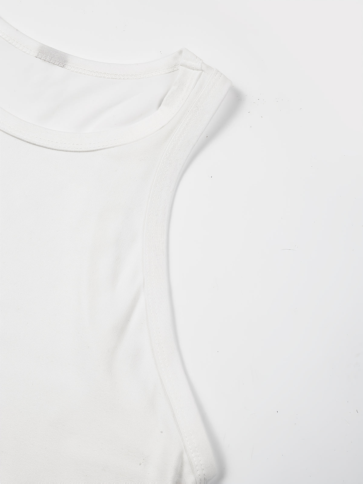 Ladies' Y2K Fashion Round Neck Sleeveless Tank Top, Trendy for Spring And Summer, Suitable for Street Style, Featuring Light Luxury Patterns And Prints. Ideal for Artistic Women, Commuting, Work Attire, Festive Parties - White