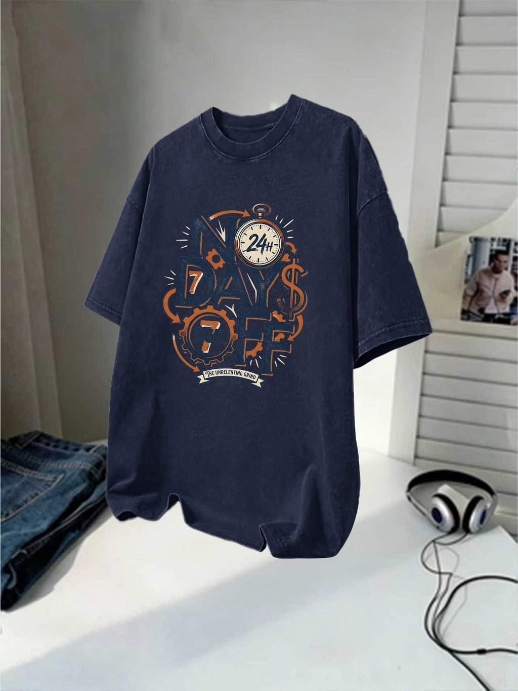 Men's Washed Short-sleeve T-shirt, Made of Pure Cotton for Breathability and Skin-friendly Comfort. Features a Relaxed Fit for Versatile Wear. Front Print with "NO DAYS OFF" Motivational Text and Gear Stopwatch Elements Exuding a Powerful Vibe - Navy blue color
