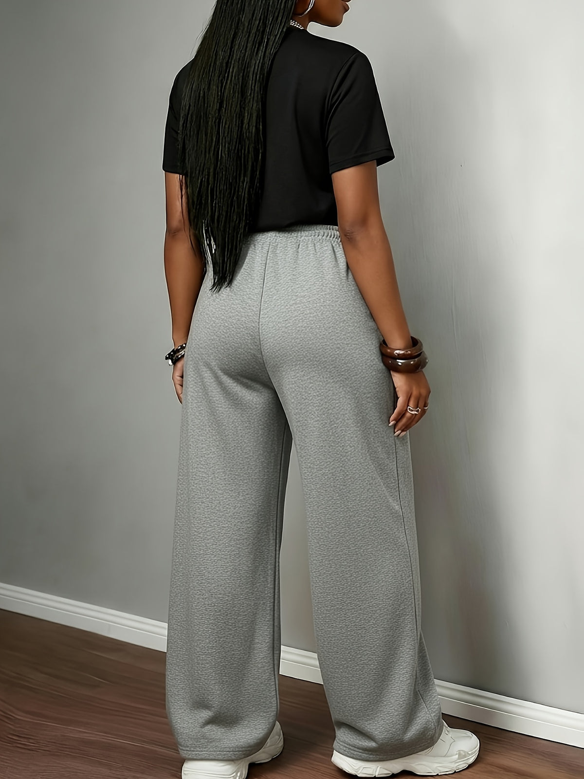 Spring/Summer New Set: 2pcs Outfit Featuring Hand-drawn Floral Print, Multi-color Round-neck Short-sleeve Top and Loose-fit Drawstring Straight-leg Pants. A Fashionable Y2K Streetwear Style with Hip-hop Y Vibes, Perfect for Summer Streetwear - Black+gray
