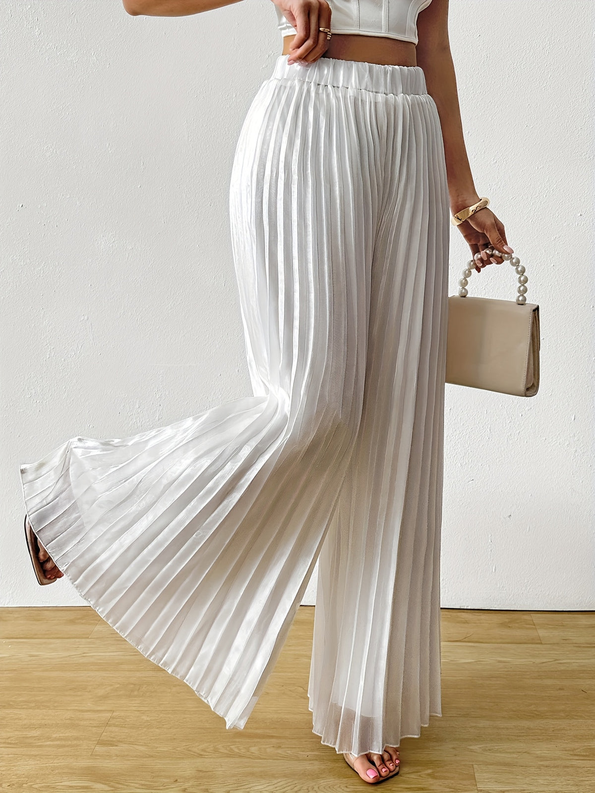 Women'S High-Waisted Pleated Wide-Leg Pants, White And Black. Elastic Waist, Flowy Fit. Perfect for Casual Outings, Evening Events, Or Beach Vacations. Pair with Crop Tops for a Chic Look - White