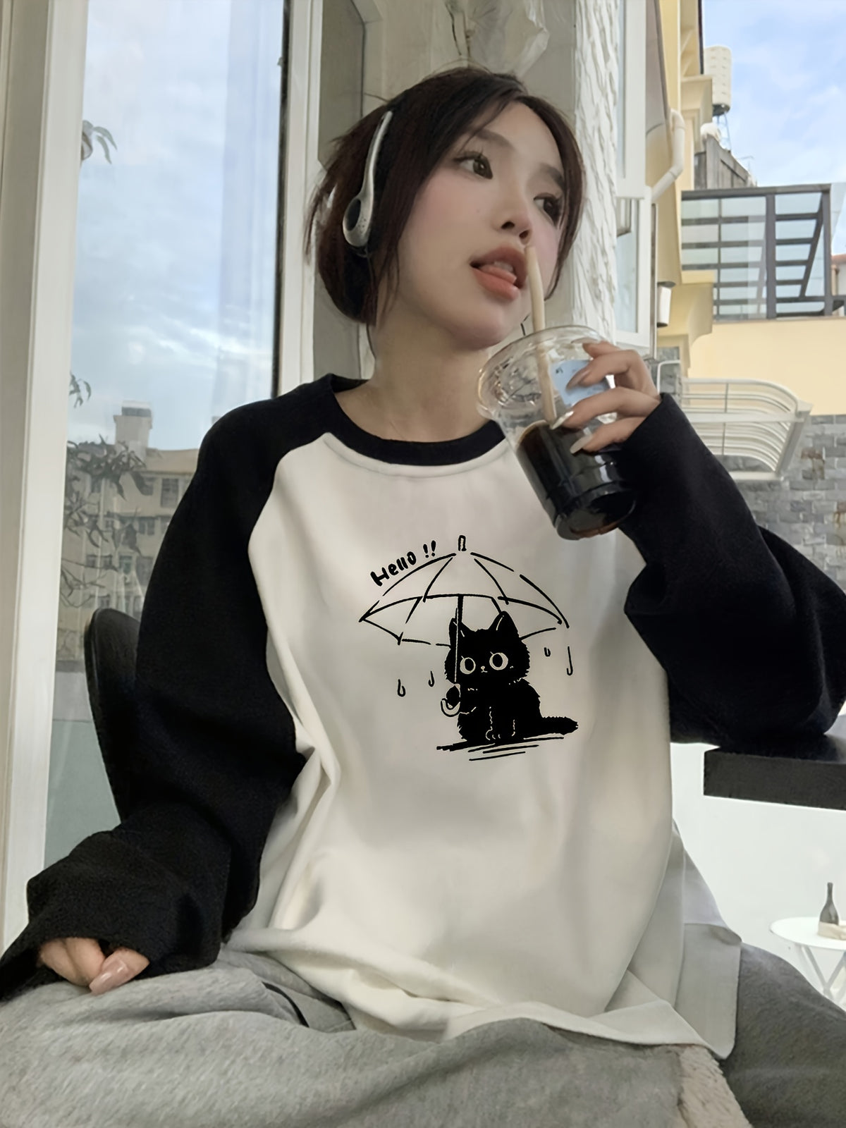 Spring/Autumn Fashion Cartoon Cat Print Contrast Off-Shoulder Women'S Long Sleeve T-Shirt Trendy Loose Casual Versatile Style Ladies Top Perfect Choice for Spring And Autumn - White
