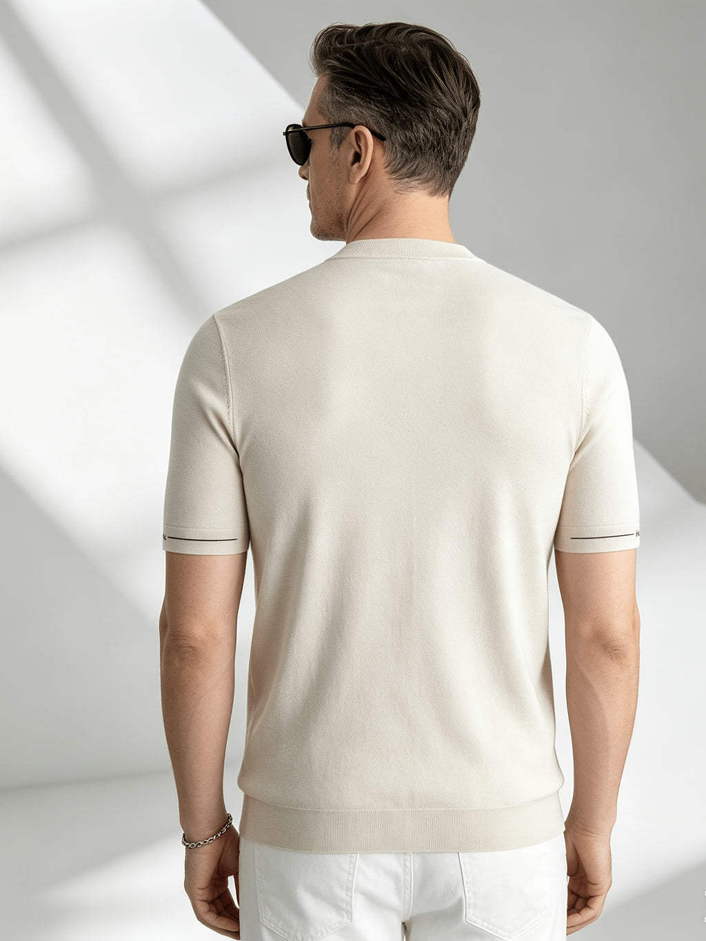 Business-casual Men's Crew Neck Short-sleeve Knit T-shirt, Slim-fit Lightweight and Breathable Knit Top, with Contrast-color Stitching and Letter Embroidery on the Cuffs, Suitable for Daily Wear, Office, and Weekend Outings in Summer - Apricot