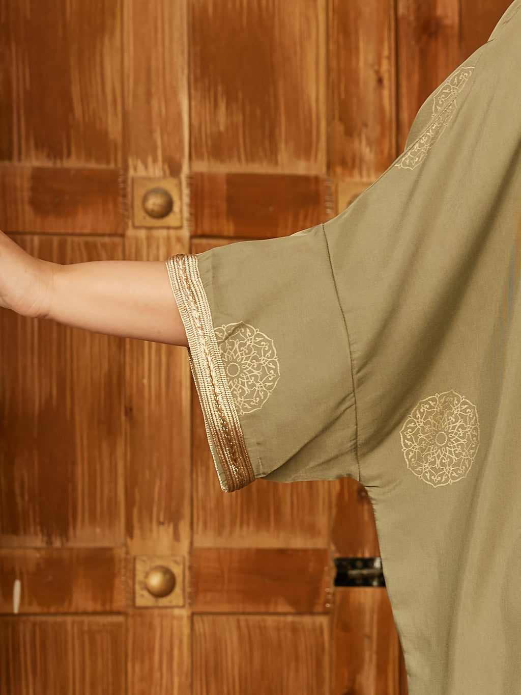 Directional Golden Printed Embroidered Arabic Women'S Elegant Green Dress, 2026 Summer Autumn Style Women'S Holiday Party Outfit, Jalabiya Webbing Square Loose Three-Quarter Batwing Sleeve Design Fashionable Grand Noble Attire - Olive
