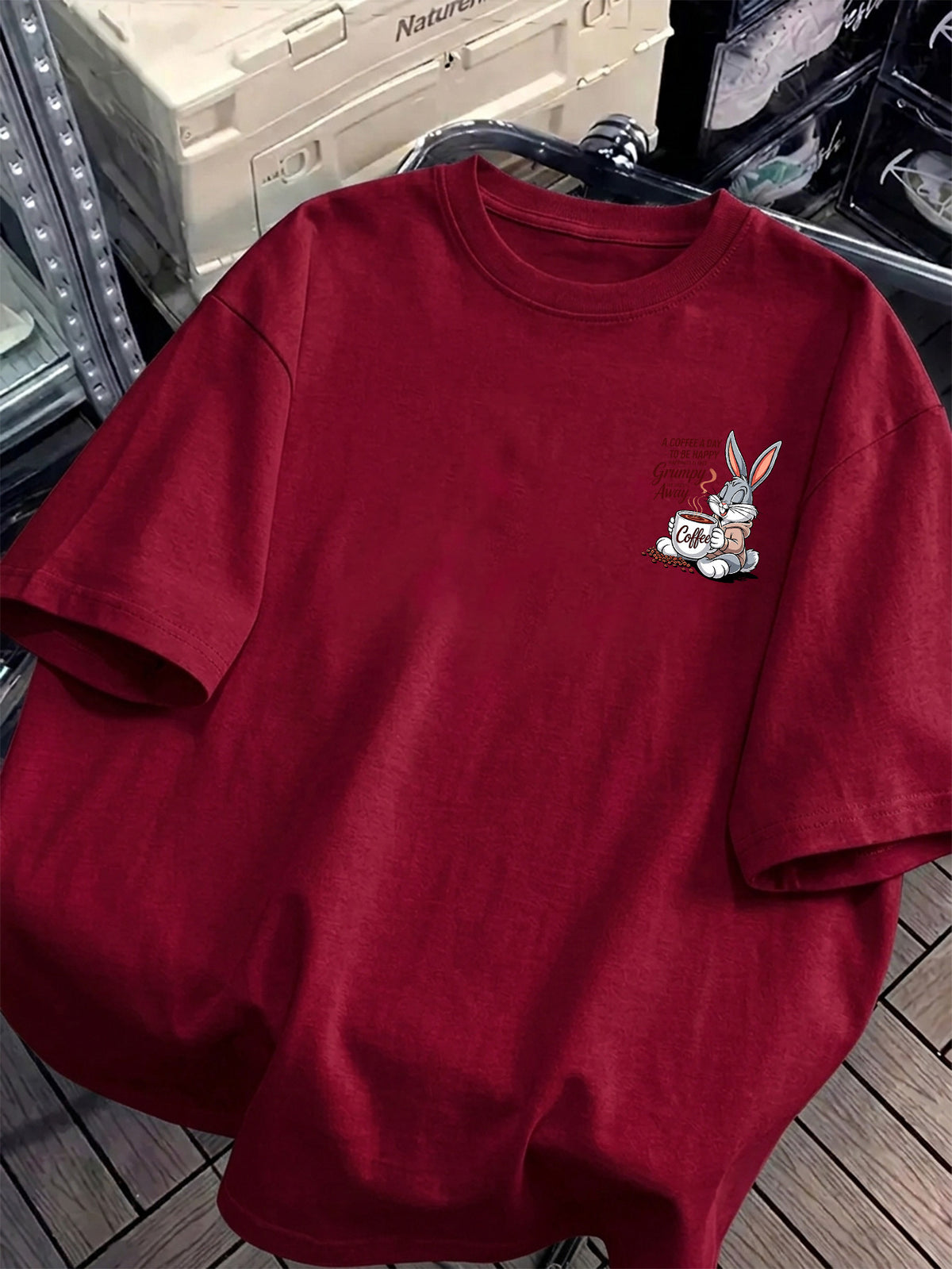 Coffee Healing Rabbit Front And Back Print Men'S T-Shirt, Unisex Fashion Top, Breathable And Sweat-Absorbing, Nontacky Back, Body Shaping, Casual Versatile, Suitable for Commuting, Fitness, Outdoor Activities, Street Style, Beach Vacation - Burgundy