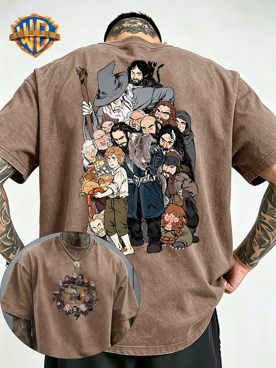 Warner Bros Official Men's Washed Pure Cotton Short-Sleeve T-Shirt, Featuring a Classic The Hobbit and Dwarves Team Anime Print on the Back, and a Circular Group Portrait Design of Characters on the Front Chest. Rich in Detail, It Showcases an Epic - Khaki