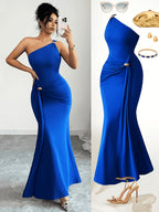Metallic Buckle Ruched Asymmetrical Slim Long Bridesmaid Dress, Twisted Detail, Off-Shoulder Design, Elegant Women'S Long Evening Gown - Blue