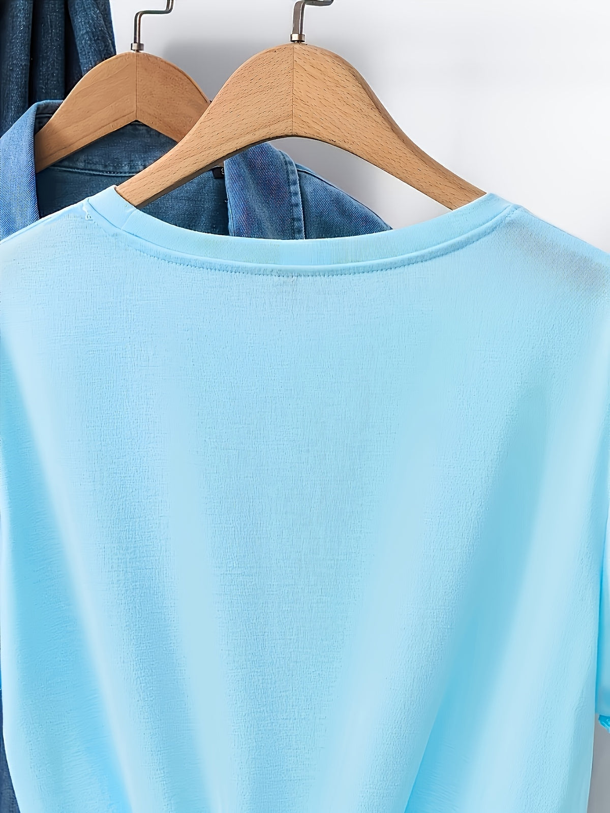 Women's Casual Short-Sleeve T-Shirt – "M" Letter Graphic Print, Regular Crew Neck Top, Suitable for All Seasons, Women's Apparel - Light Blue