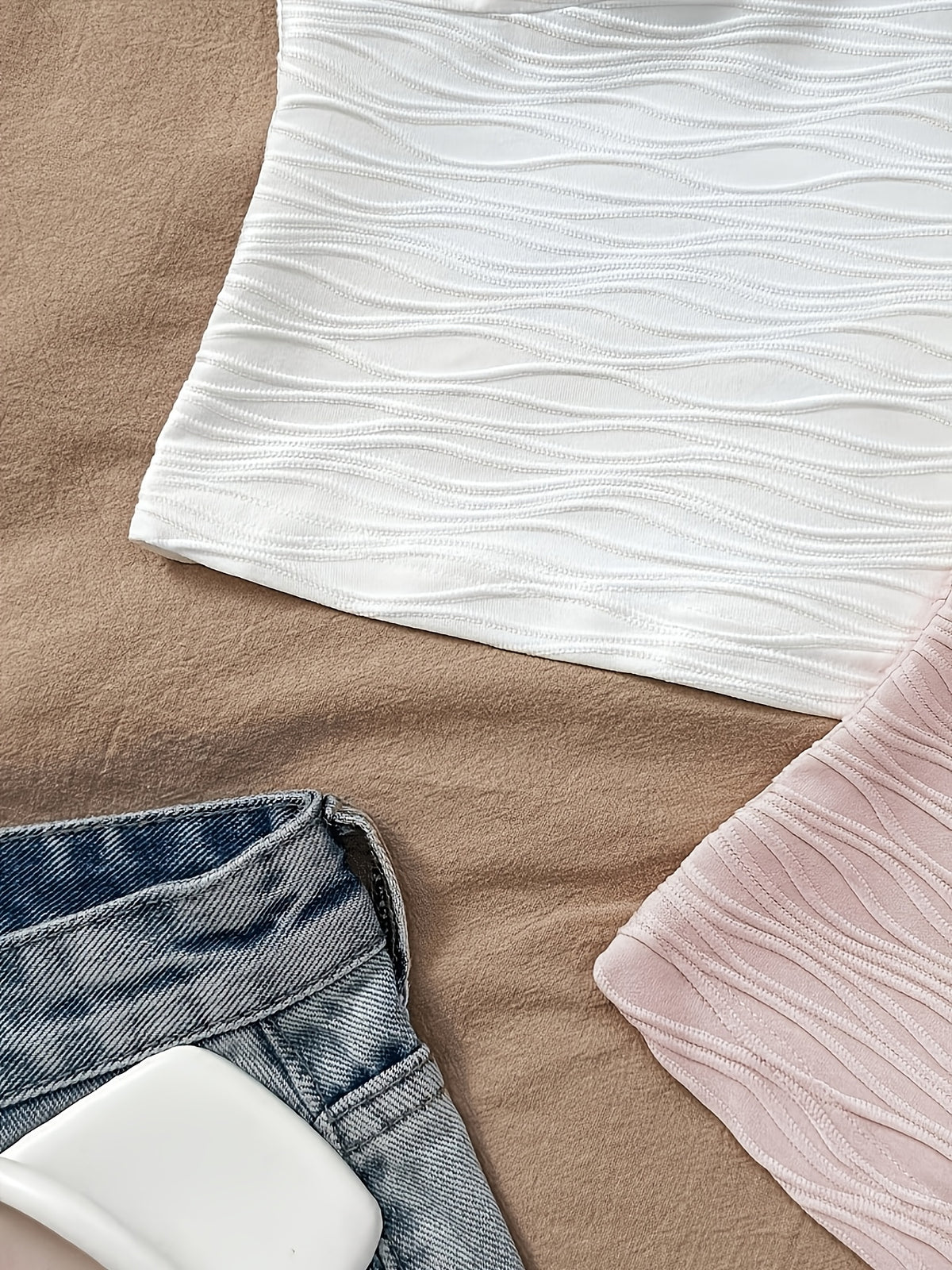 Spring/Summer 2026 Women'S 3pcs Set of 3D Floral Embellished Wavy Texture Cami Tops, Sweet Spicy Style V-Neck Sleeveless Short Fashion Top - Pink+white+black