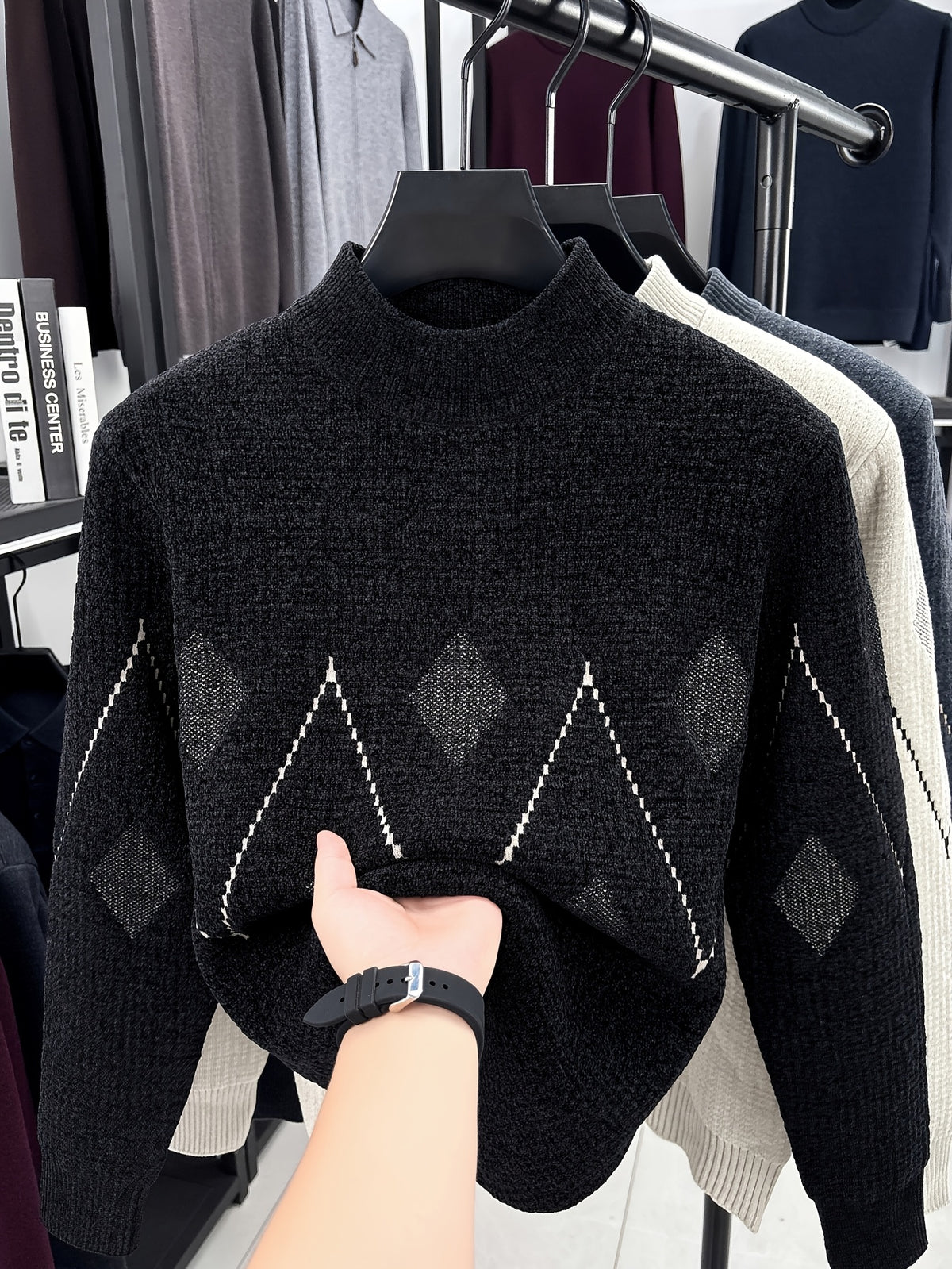 Minimalist Urban Crewneck Sweater for Portable Daily Commuting - Black