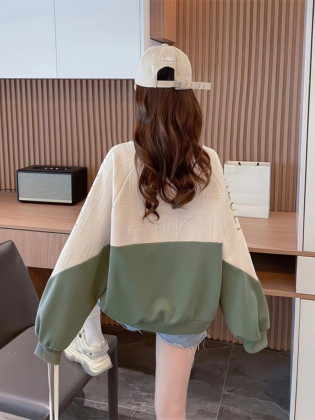 Spring/Autumn New Contrast Round Neck Textured Appliqué Letter Embroidered Sweatshirt Women'S - Green