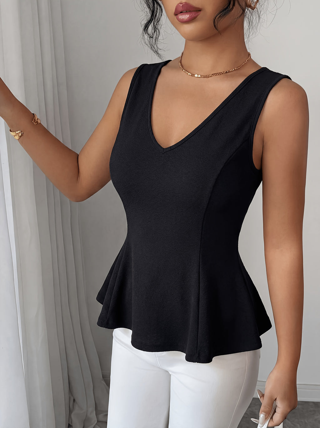 Women's V-neck Sleeveless Slim-Fit Tank Top with Back Bow Tie, Backless Crop Top, Casual Versatile Top - Black