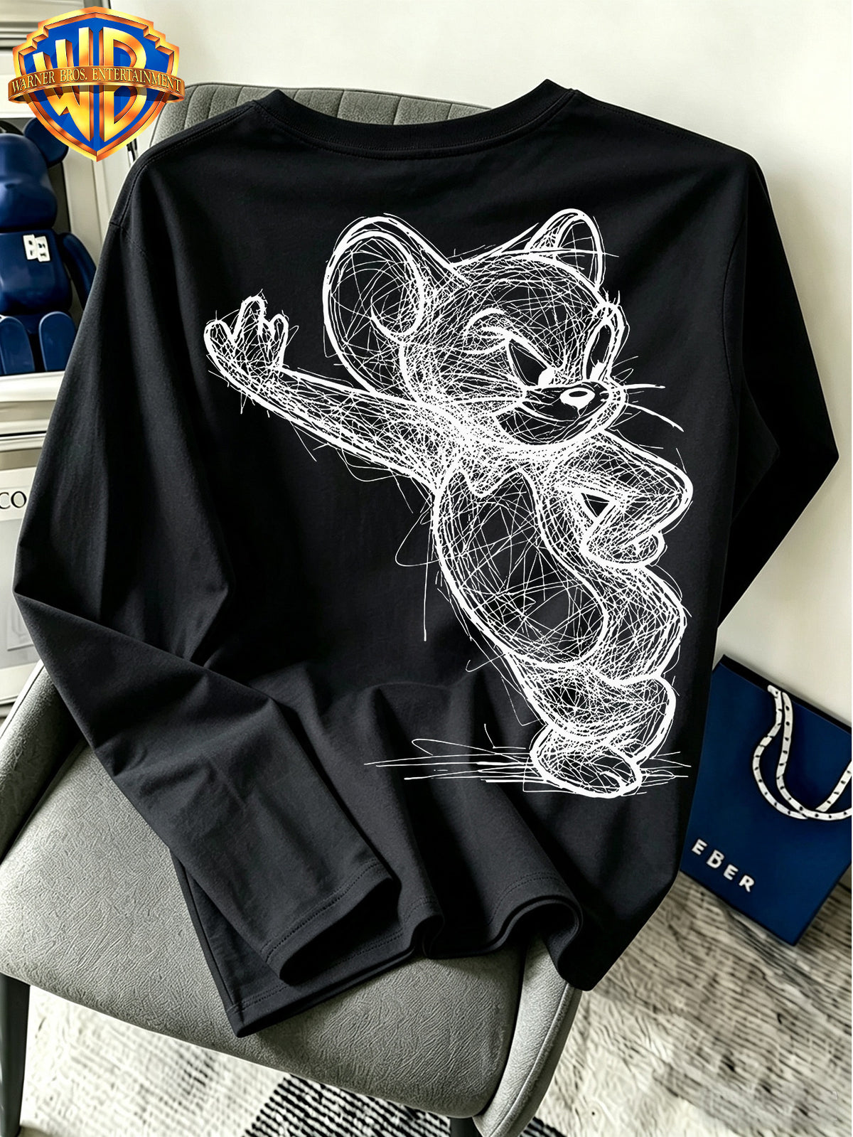 Official Warner Bros. Merchandise - Men'S Versatile Pure Long-Sleeve Top with Black And White Hand-Drawn Character Line-Art Print; Suitable for Spring And Autumn, Casual Streetwear Piece Perfect for Daily Wear, Leisure, Or Gifting - Black