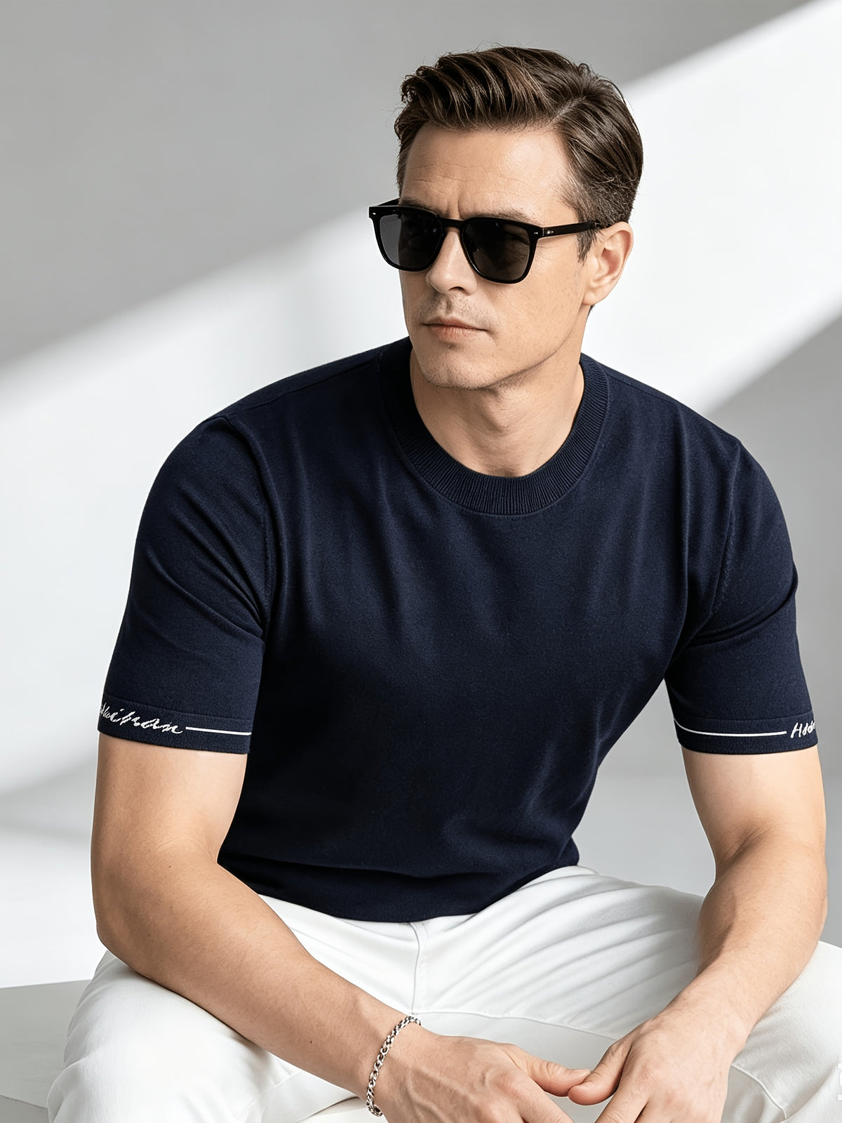 Business-casual Men's Crew Neck Short-sleeve Knit T-shirt, Slim-fit Lightweight and Breathable Knit Top, with Contrast-color Stitching and Letter Embroidery on the Cuffs, Suitable for Daily Wear, Office, and Weekend Outings in Summer - Shangqing