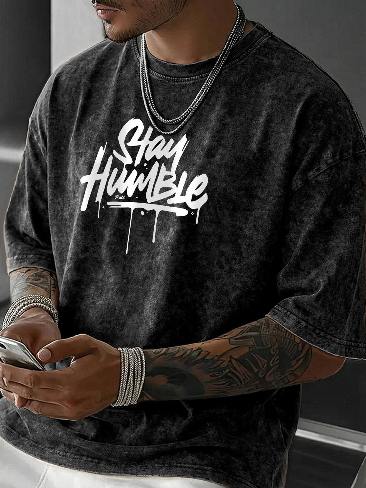Men'S Vintage Distressed Washed T-Shirt - Chest "Stay Humble" Graffiti Font Print with Ink Drop Effect, Streetwear Fit, Loose Drop Shoulder Style, Breathable And Comfortable, Ideal for Daily Commute, Street Fashion, Casual Gatherings - Mixed colors
