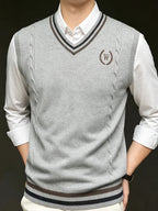Back-to-school Season Vintage College Style Knitted Vest, Twisted Pattern Fried Dough Twists V-neck Vest, Embroidered Badge Contrast Stripe Sleeveless Sweater Vest, Comfortable and Skin-friendly, Easy to Match, Suitable for Daily Commuting Wear - Grey