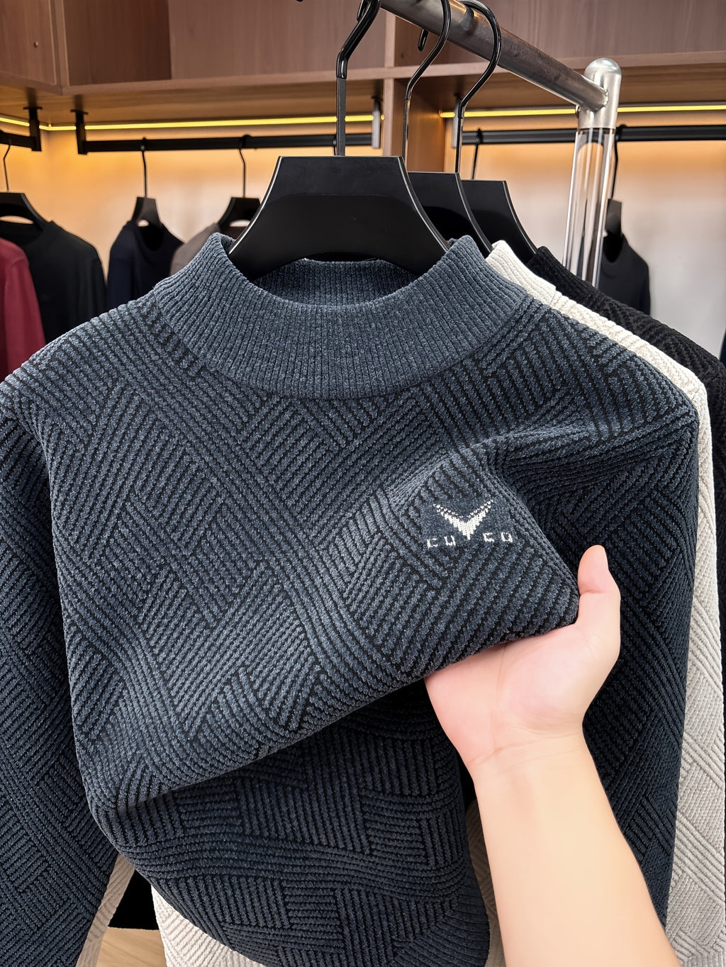 Minimalist Urban Crewneck Sweater for Portable Daily Commuting - Deep Gray