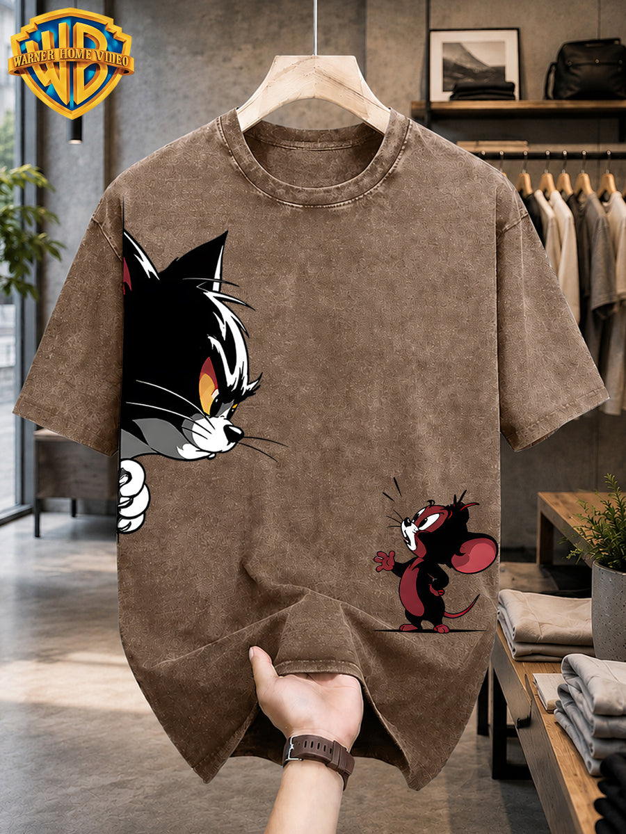 By Warner, This Men's Short-sleeved T-shirt Features a Classic and Fun Interactive Cartoon Print Design, with an American Retro Washed-out Style. It Is Suitable for Outdoor Activities and Daily Commuting, and Can Be Machine Washed. - Coffee Color