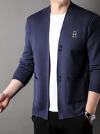 [Wading Whale OBM] Spring/Summer New Men'S Knit Cardigan, Old Money Style Solid Color V-Neck Long Sleeve Open Front Sweater with Single Button Closure And Ribbed Texture, Side Pockets And Chest Embroidery Design - Gray Blue